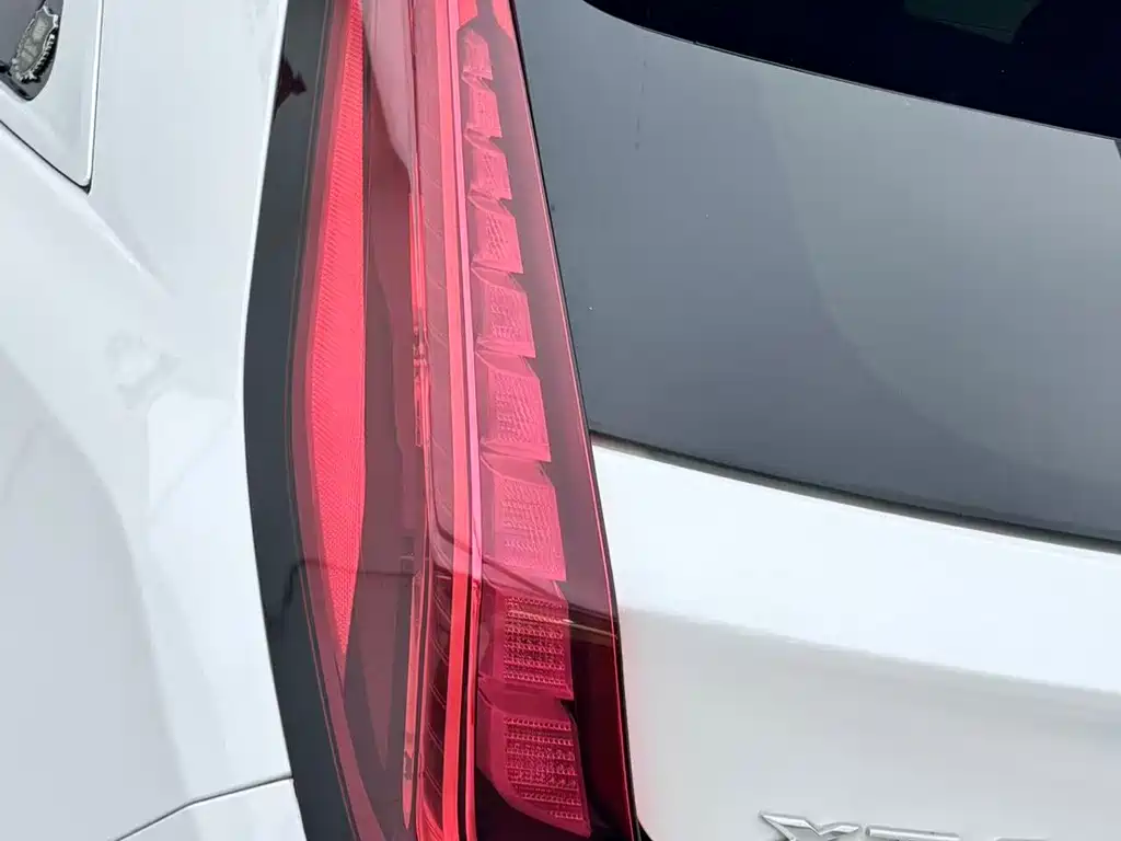 Cadillac XT4 — миниатюра 16
