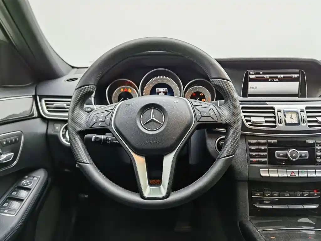 Mercedes-Benz E-Class — миниатюра 11