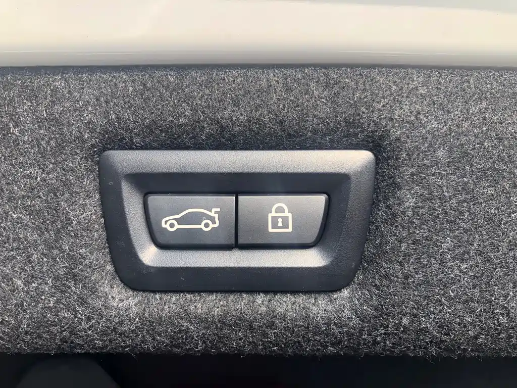 BMW 5 Series New Energy — миниатюра 18