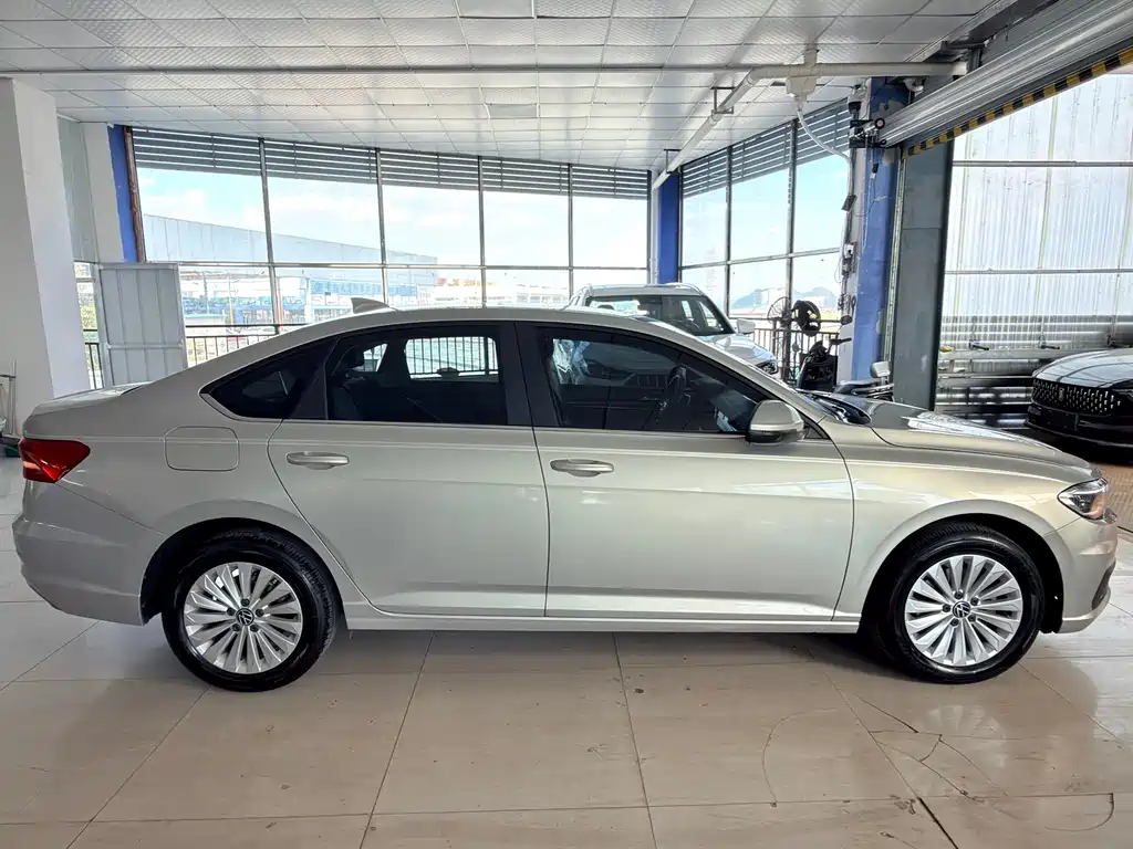 Volkswagen Lavida — миниатюра 4