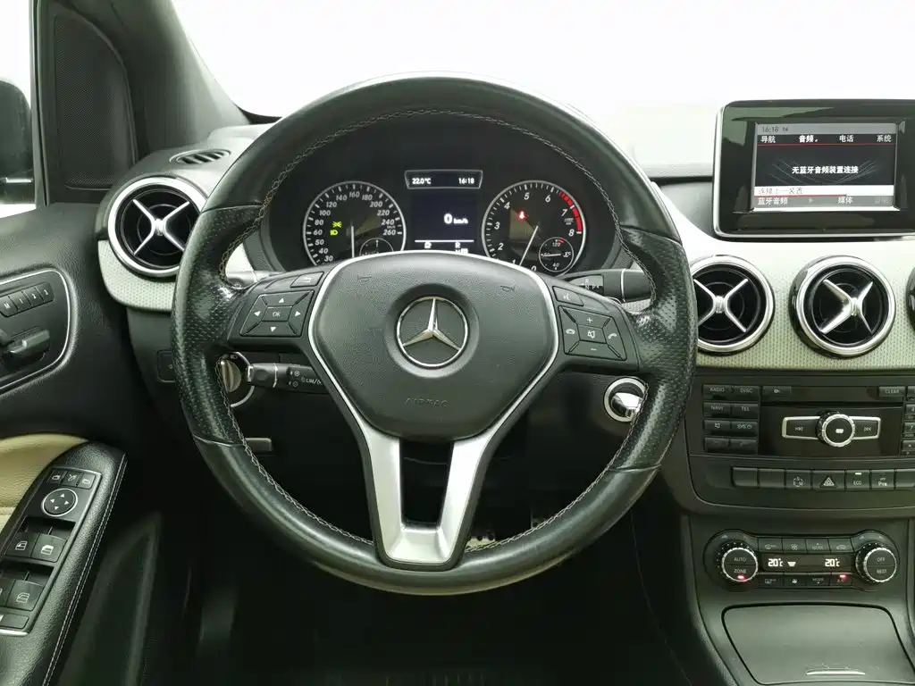 Mercedes-Benz B-Class — миниатюра 11
