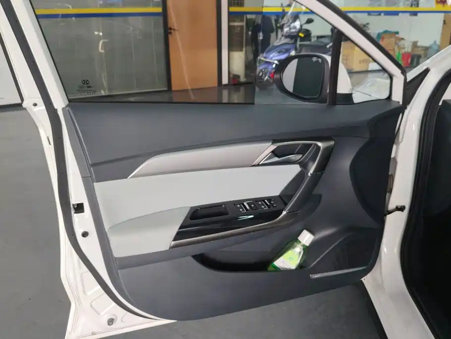 BAIC EU5 — миниатюра 7
