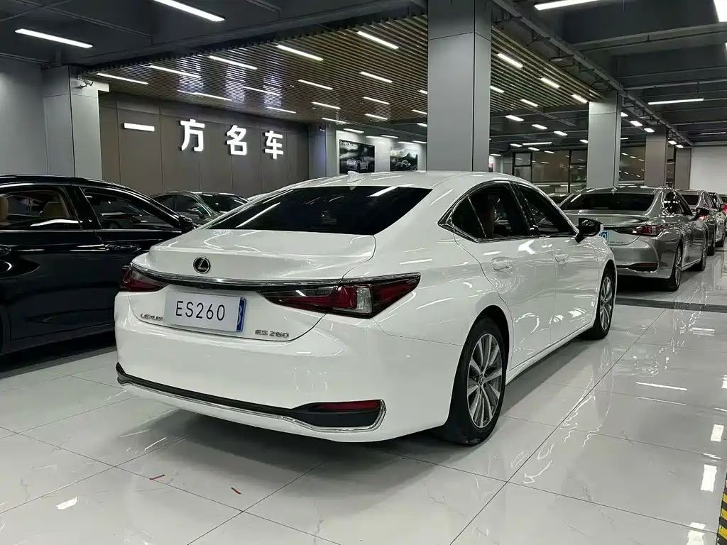 Lexus ES — миниатюра 7
