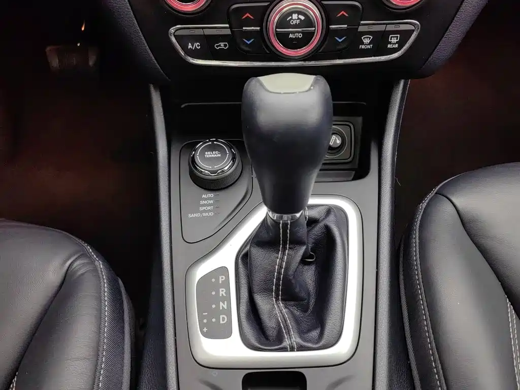 Jeep Cherokee — миниатюра 13