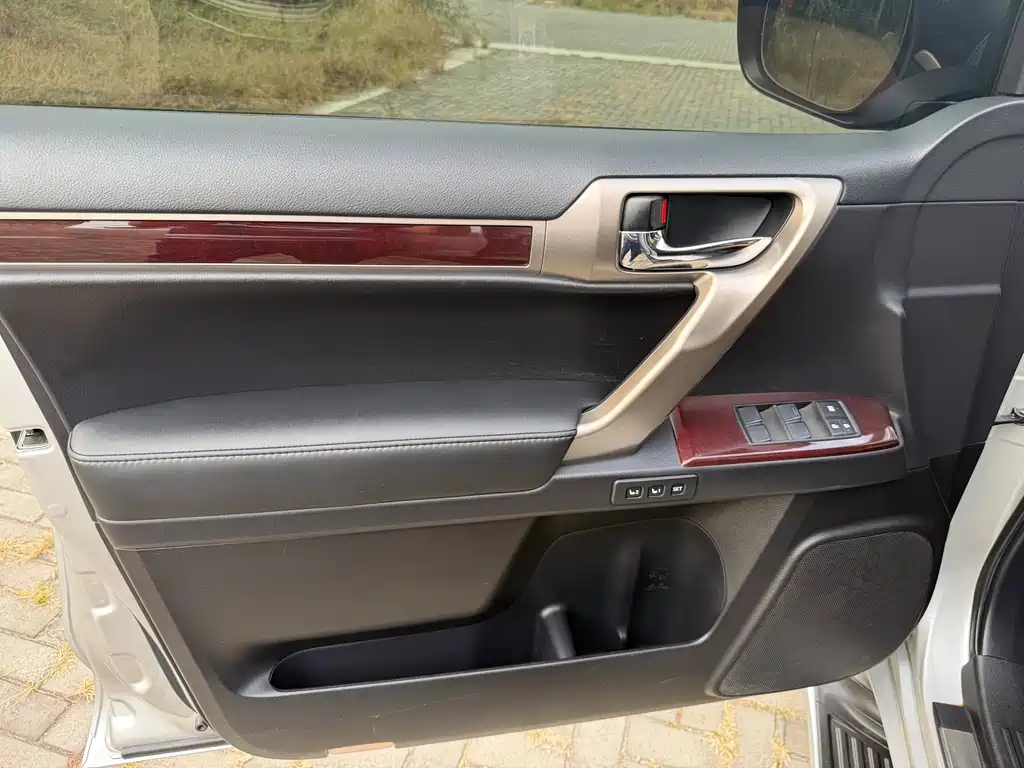 Lexus GX — миниатюра 9