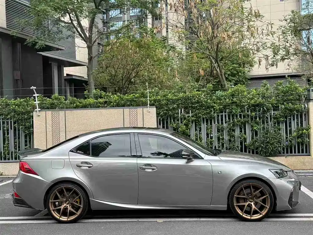 Lexus IS 2017 300 F SPORT