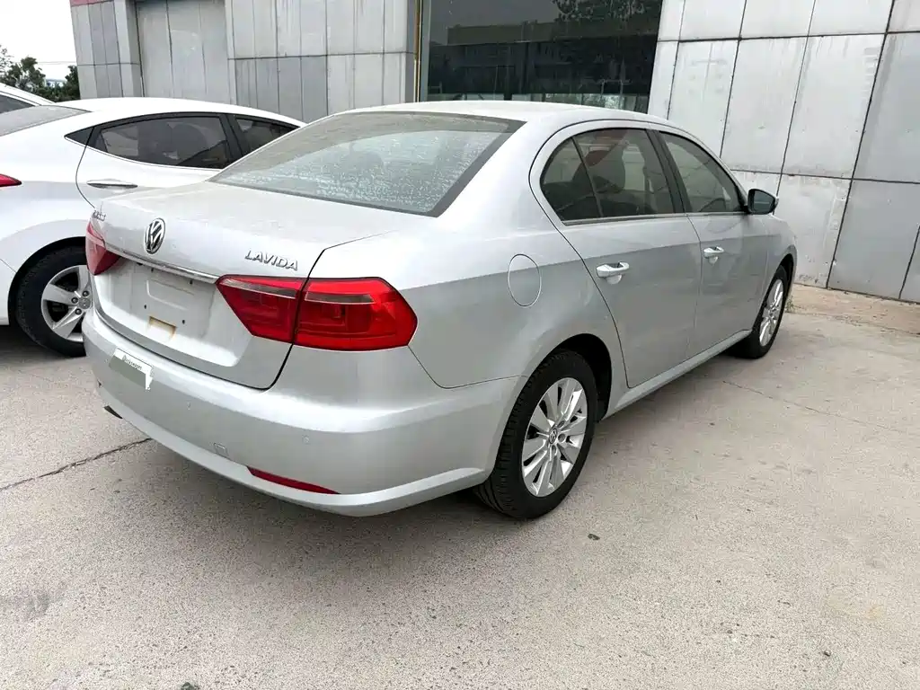 Volkswagen Lavida — миниатюра 4