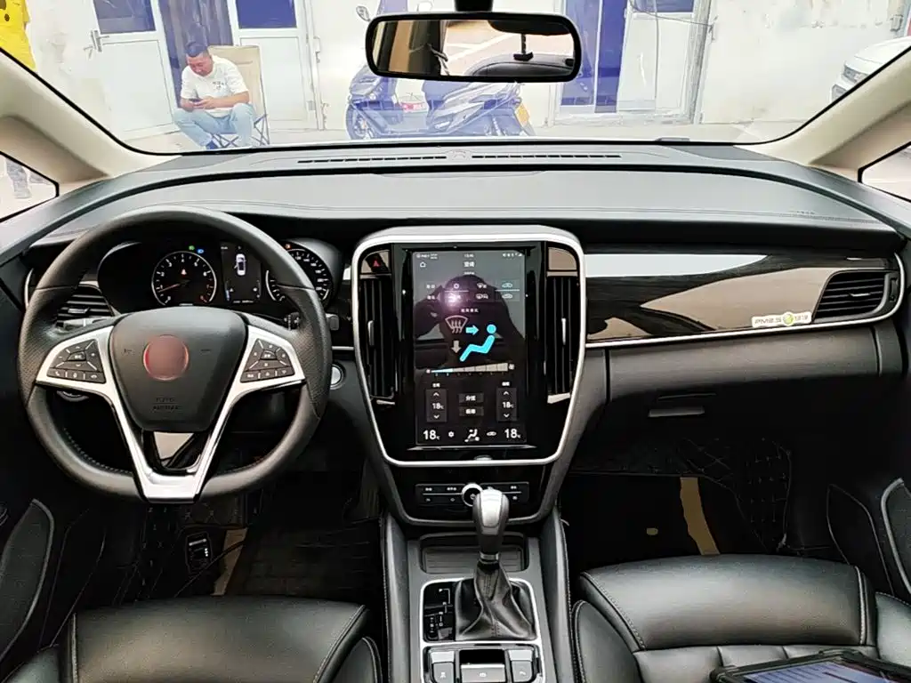 BYD MAX — миниатюра 10