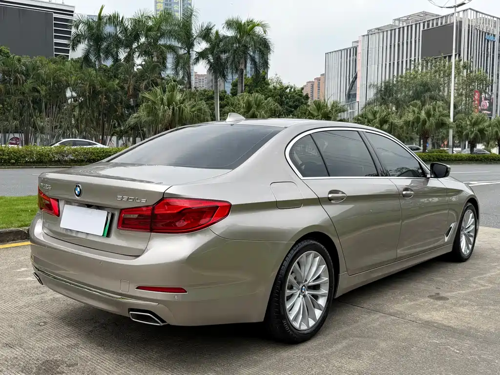 BMW 5 Series New Energy — миниатюра 4