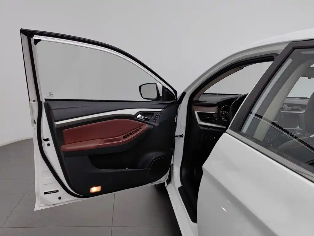 BYD G5 — миниатюра 8