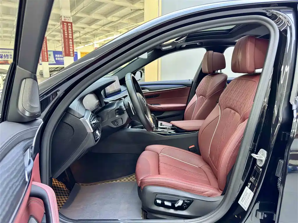 BMW 5 Series — миниатюра 8