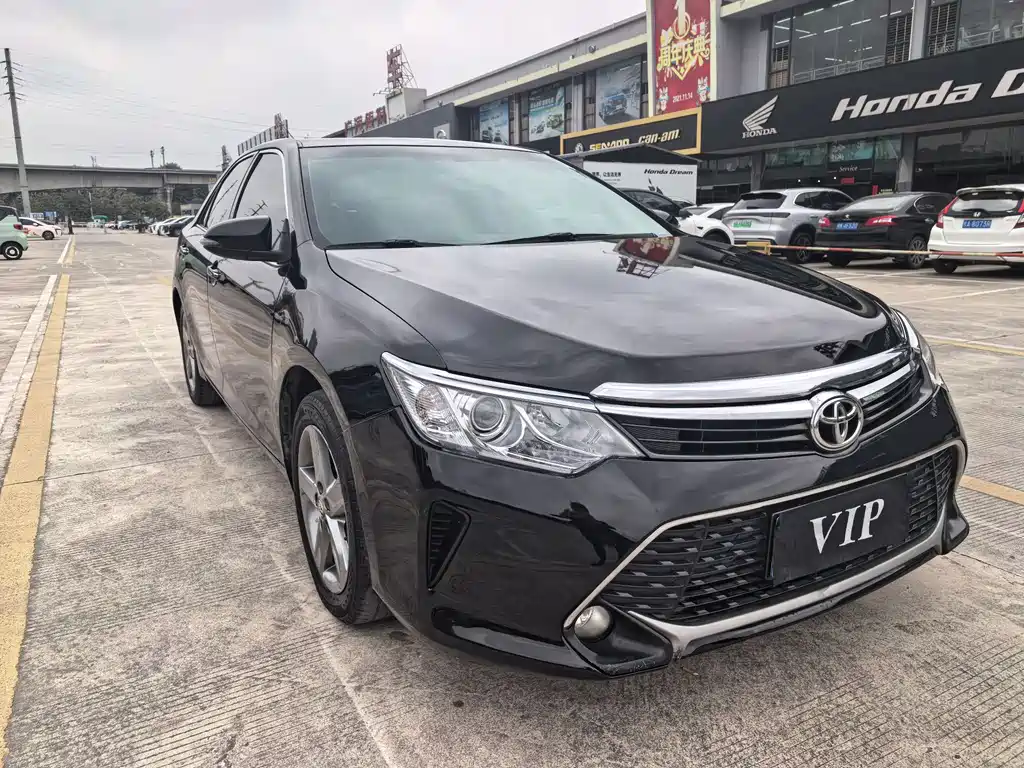 TOYOTA CAMRY