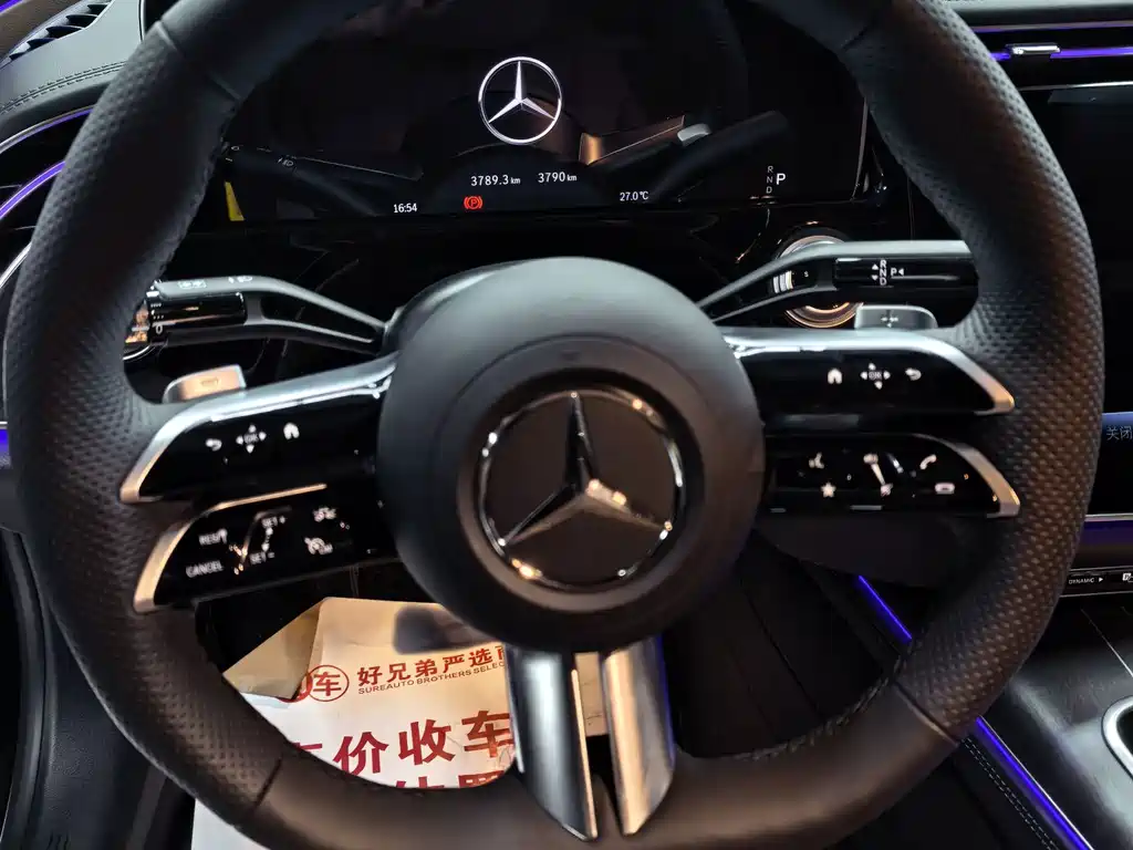 Mercedes-Benz E-Class — миниатюра 11