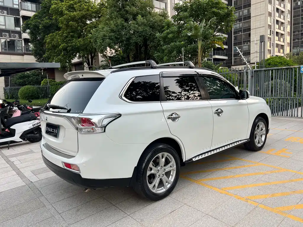 Mitsubishi Outlander (Import) — миниатюра 6