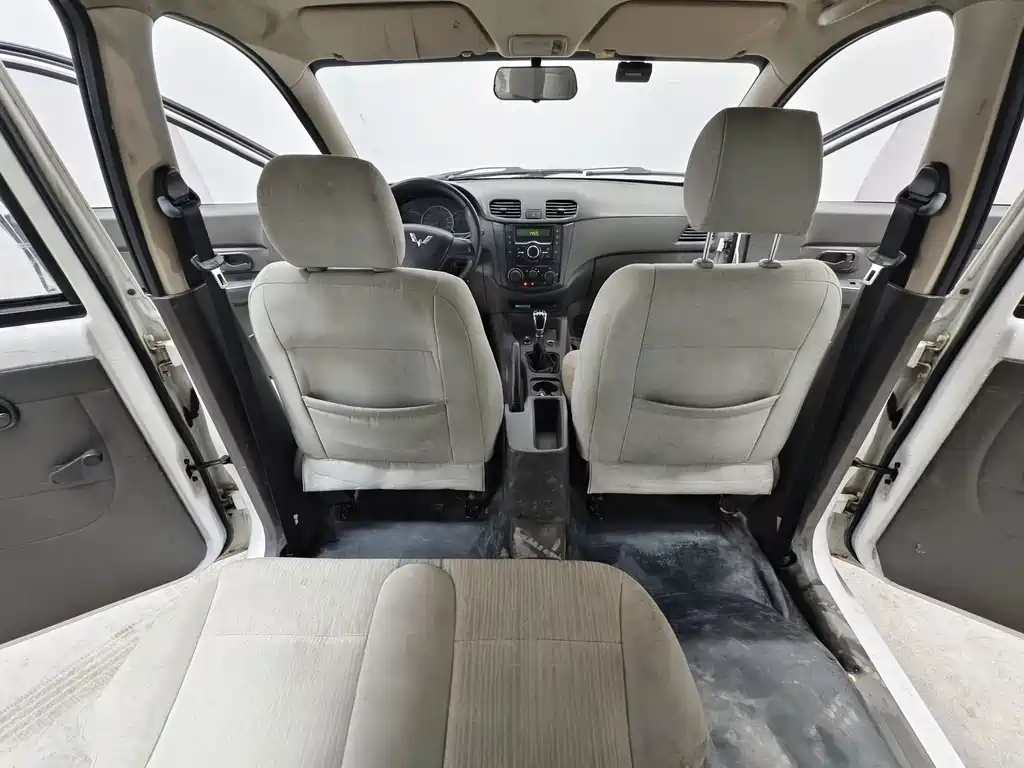 Wuling Hongguang — миниатюра 10