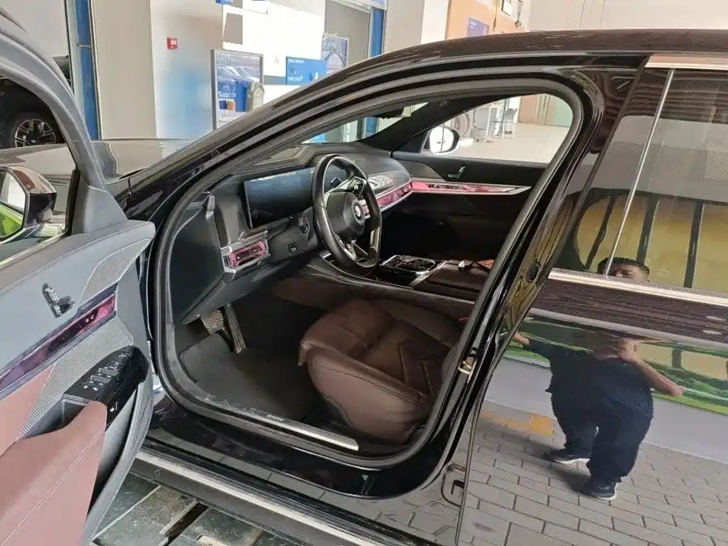 BMW 7 Series — миниатюра 2