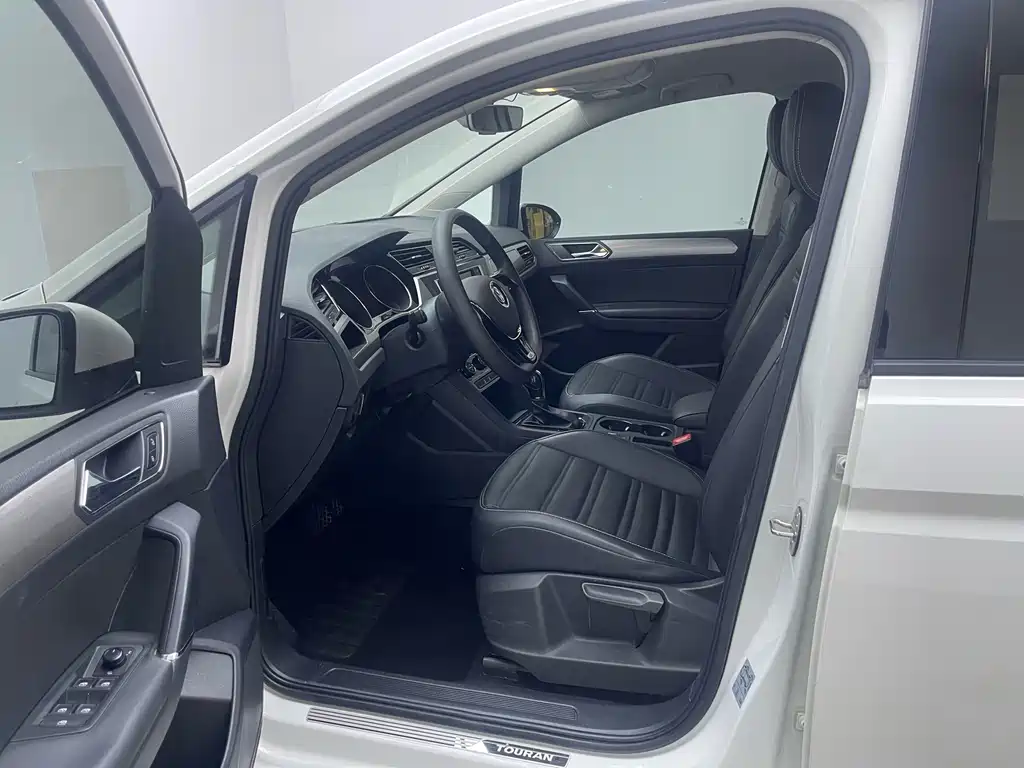 Volkswagen Touran — миниатюра 11