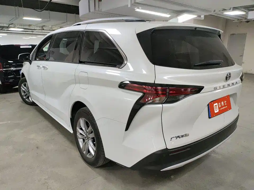 Toyota Sienna — миниатюра 3