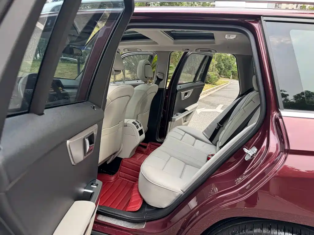 Mercedes-Benz GLK-Class (Import) — миниатюра 11