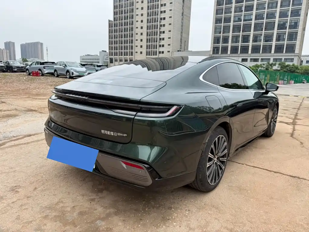 Geely Galaxy Galaxy 8 8 2025 130km EM-i Premium