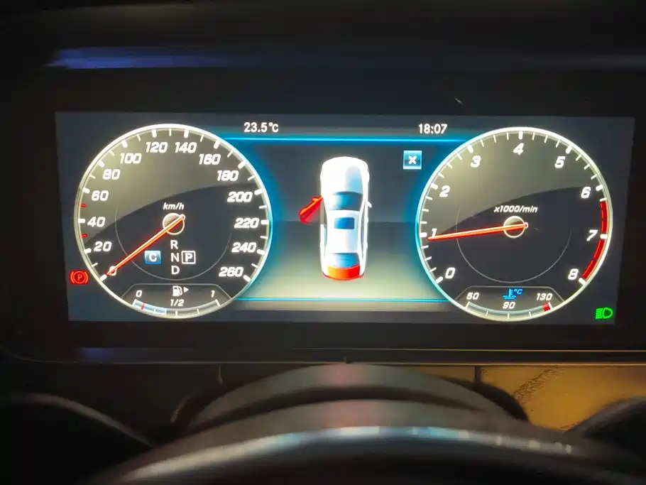 Mercedes-Benz E-Class — миниатюра 14