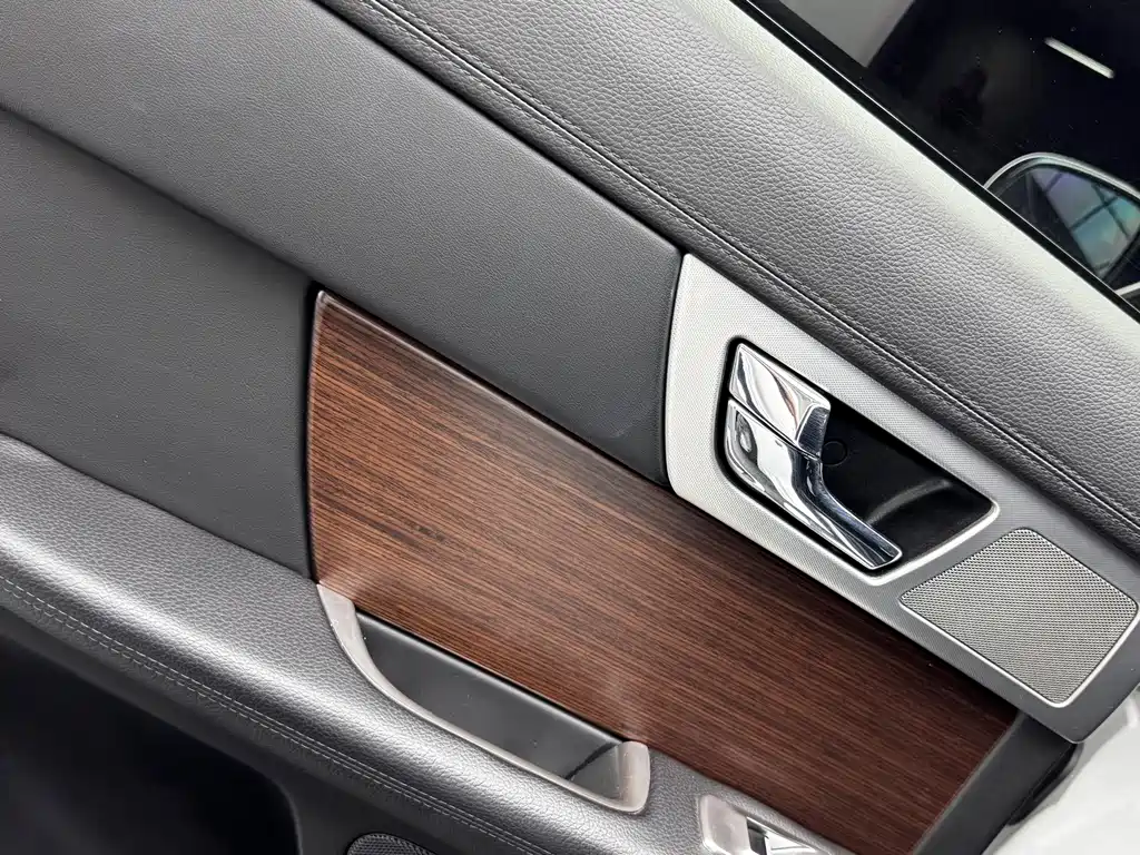 Jaguar XF — миниатюра 18
