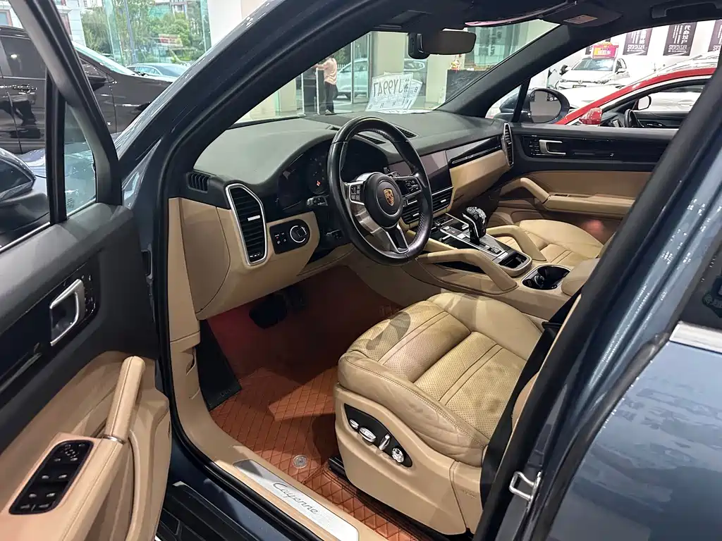 Porsche Cayenne — миниатюра 9