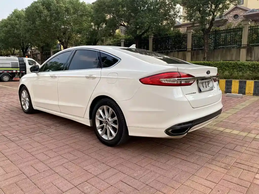 Ford Mondeo — миниатюра 6