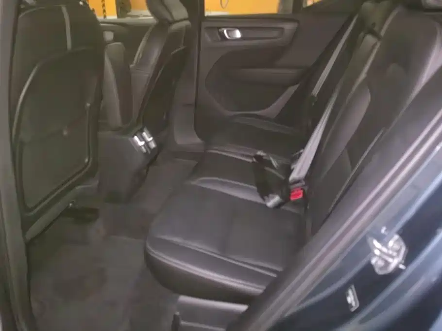 Volvo XC40 — миниатюра 11
