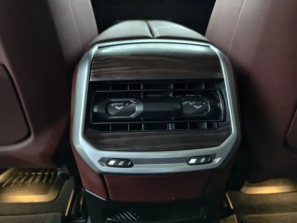 BMW i7 — миниатюра 18