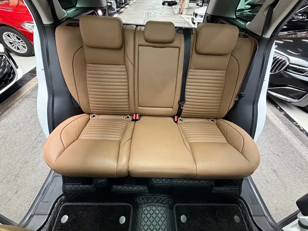 Land Rover Discovery Sport — миниатюра 25