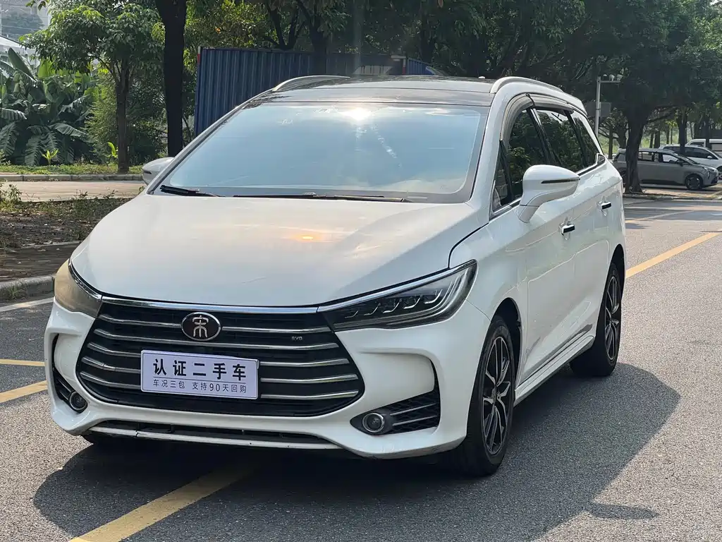 BYD MAX