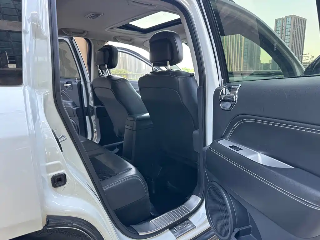 Jeep Compass (Import) — миниатюра 13