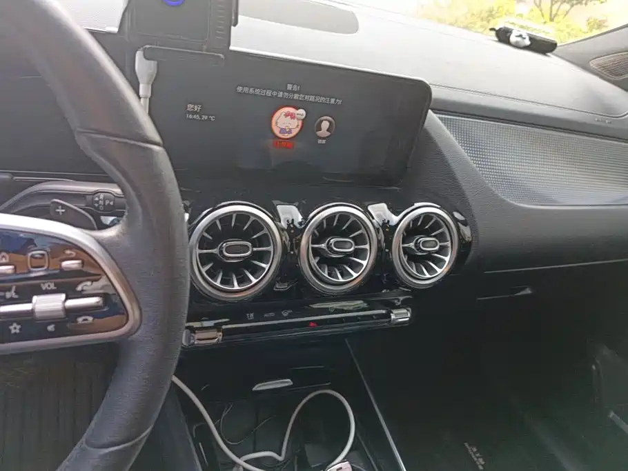 Mercedes-Benz GLA — миниатюра 13