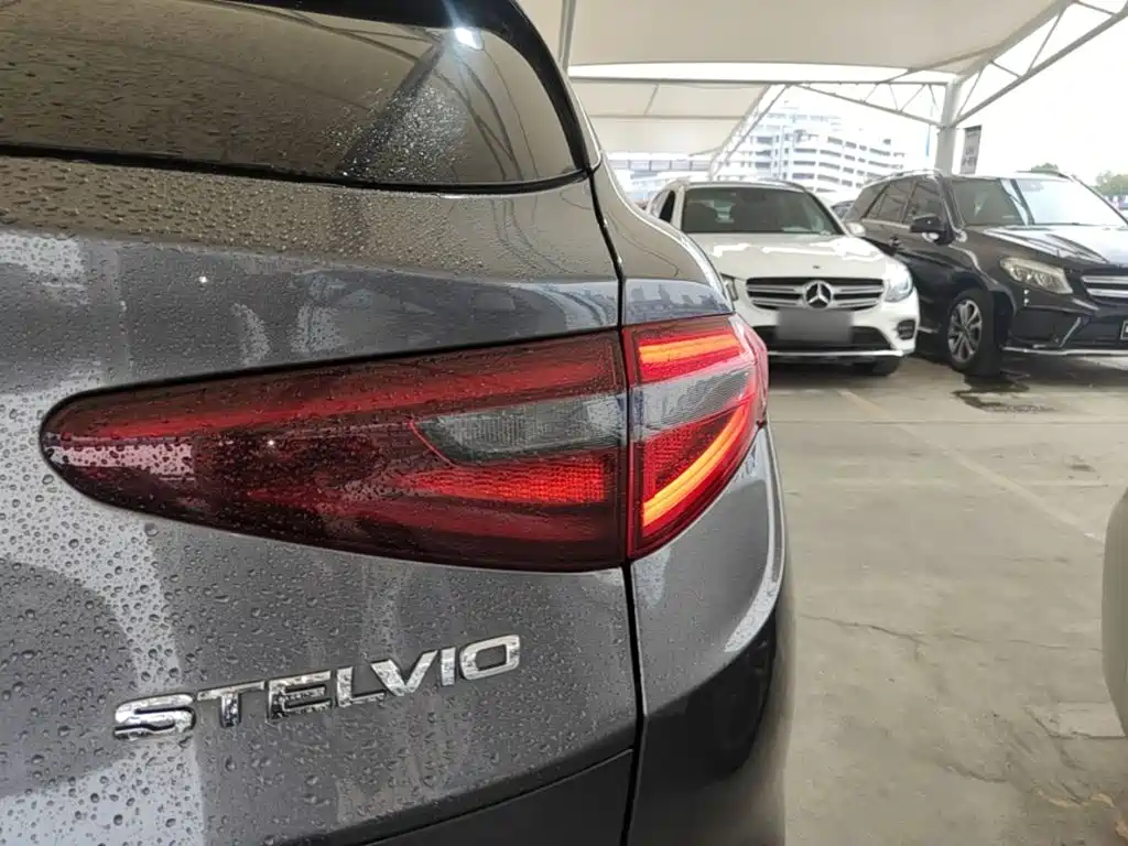 Alfa Romeo Stelvio — миниатюра 8