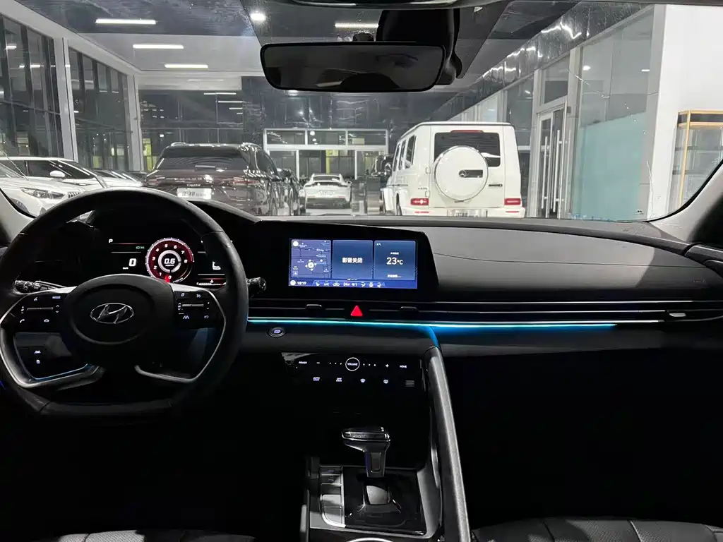 Hyundai Elantra — миниатюра 9