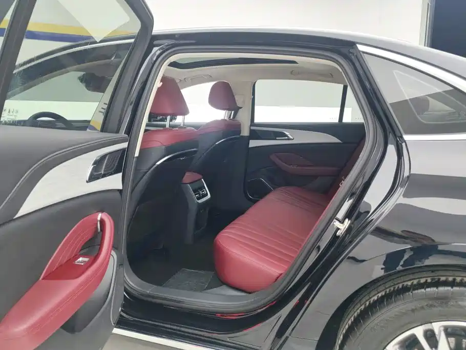 Hongqi Hongqi H5 — миниатюра 11