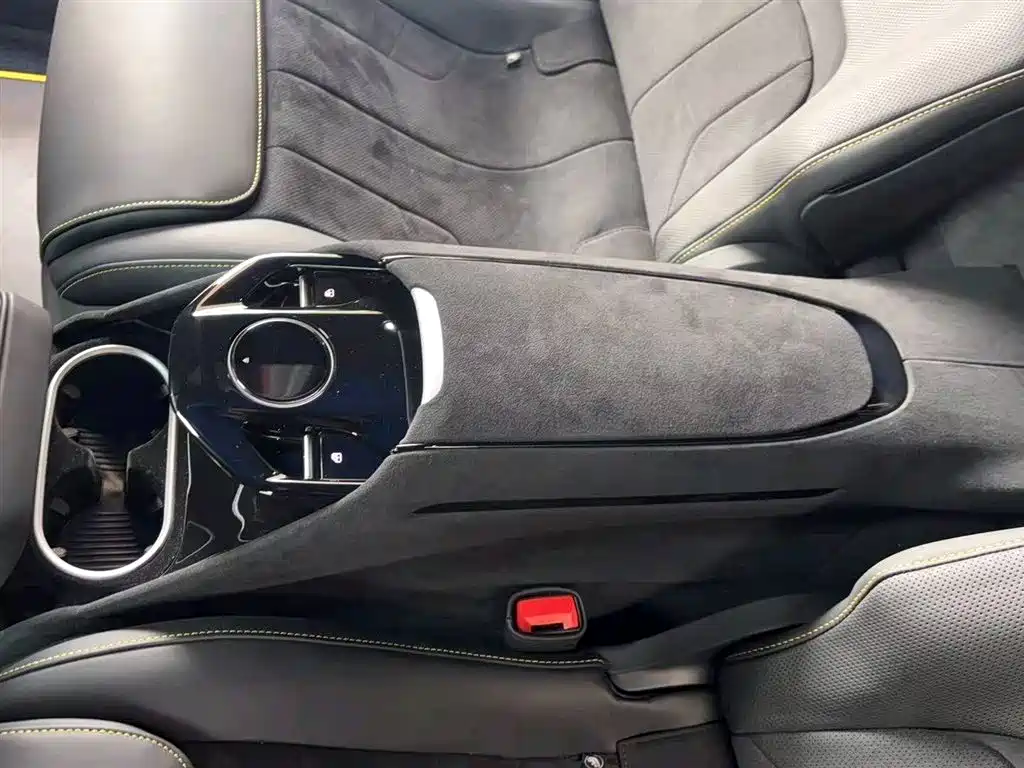 Ferrari Purosangue 2023 6.5L V12