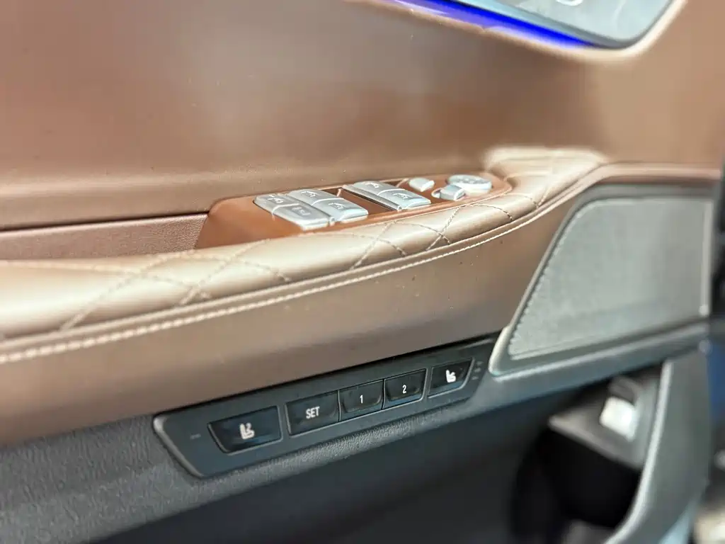 BMW 7 Series — миниатюра 17