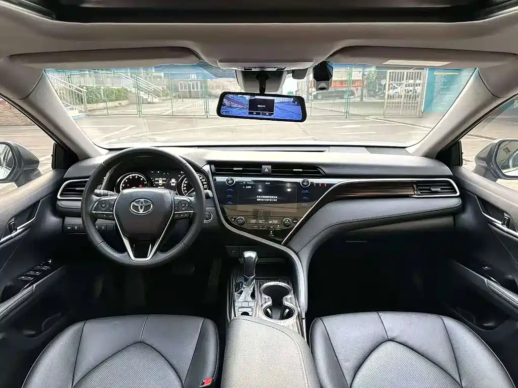 Toyota Camry — миниатюра 11
