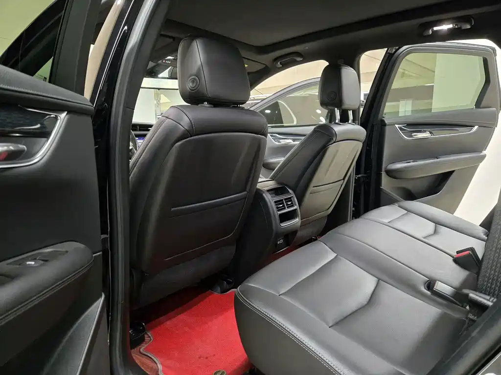 Cadillac XT5 — миниатюра 7