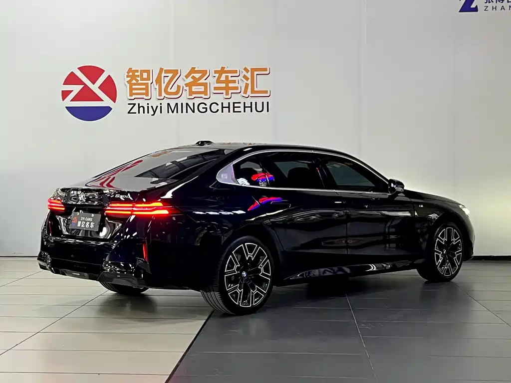BMW 5 Series — миниатюра 14