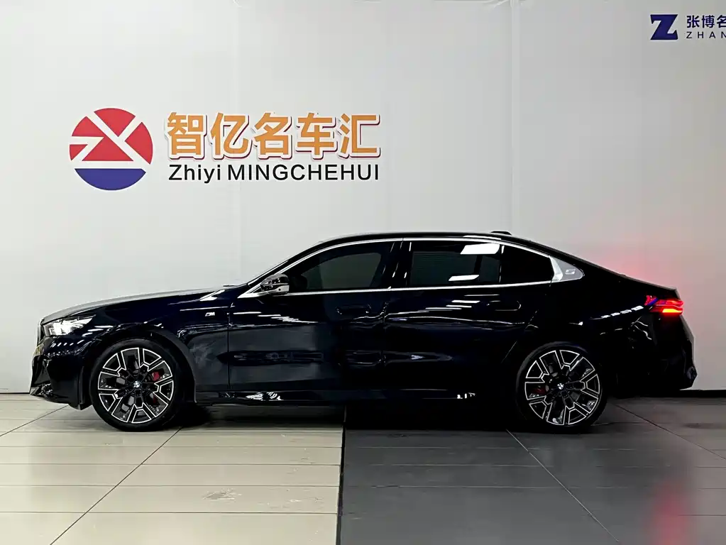 BMW 5 Series — миниатюра 3