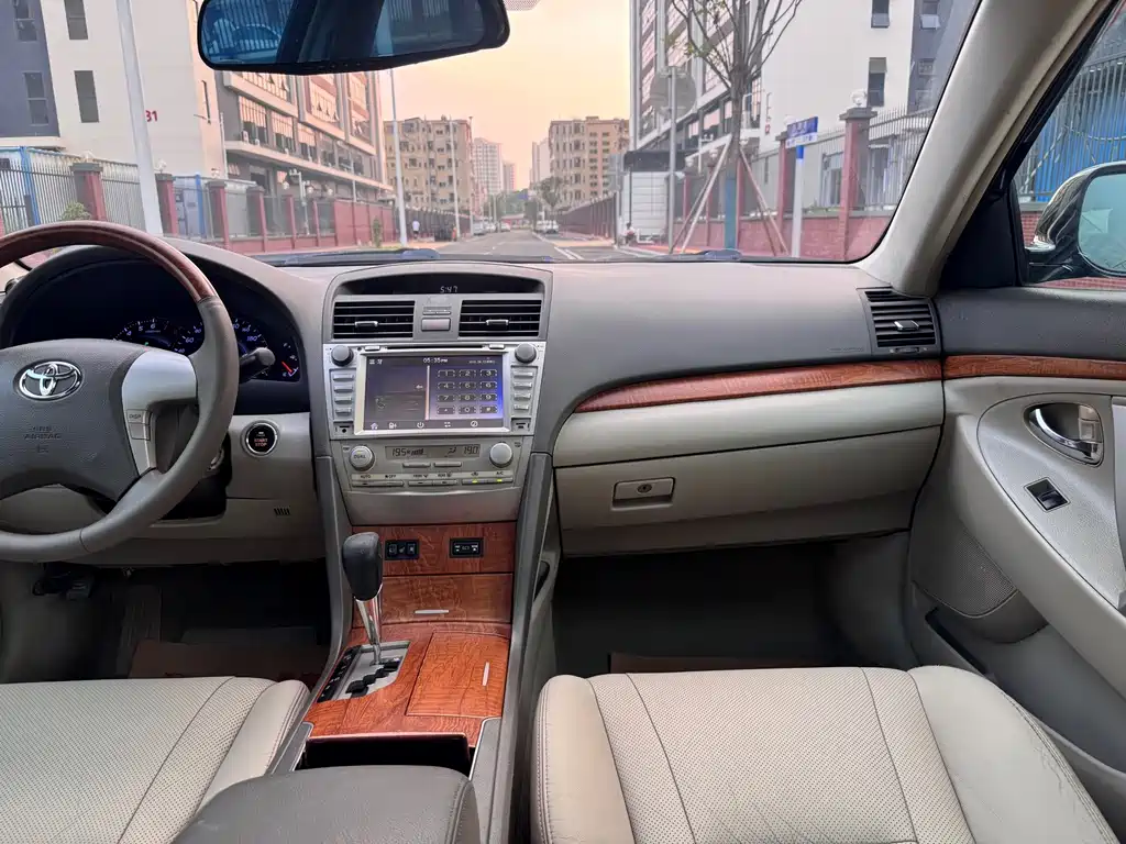 Toyota Camry — миниатюра 14