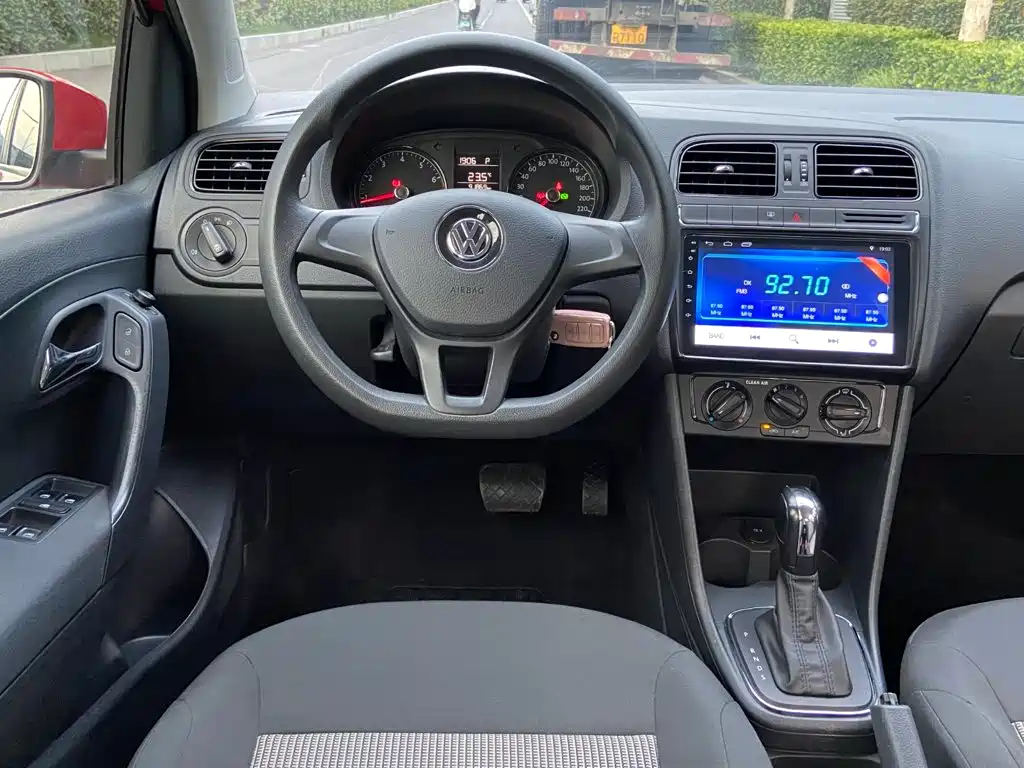 Volkswagen Polo — миниатюра 8