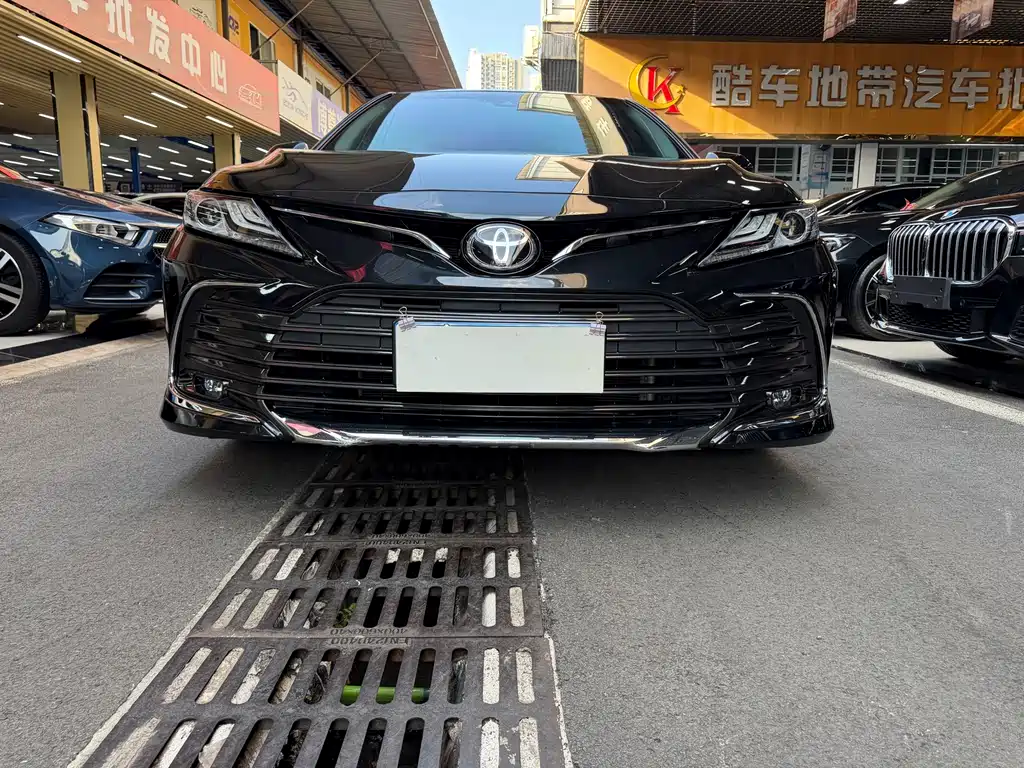 Toyota Camry — миниатюра 3