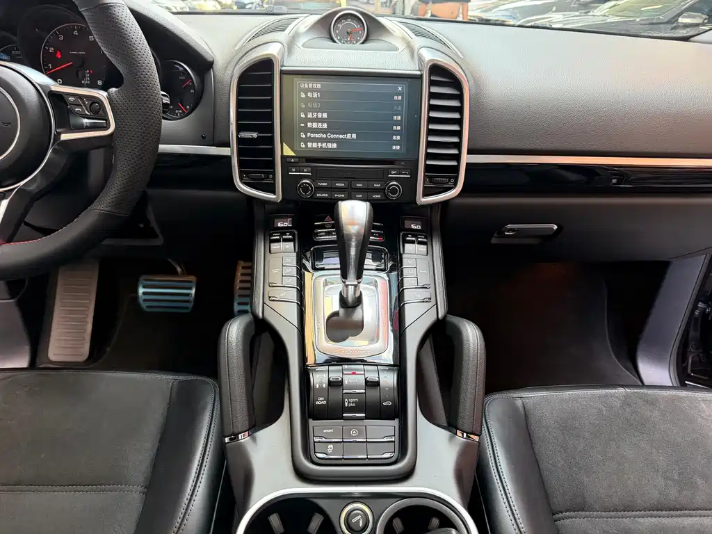 Porsche Cayenne — миниатюра 20