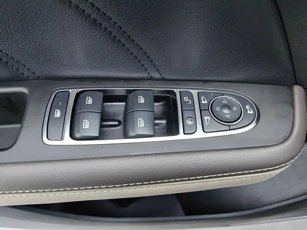 BYD MAX New Energy — миниатюра 9