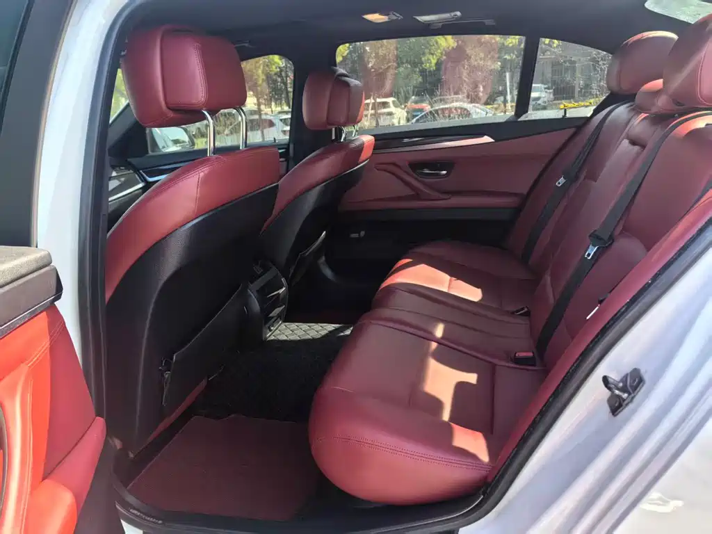BMW 5 Series — миниатюра 4