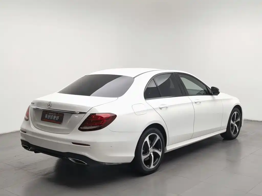Mercedes-Benz E-Class — миниатюра 2